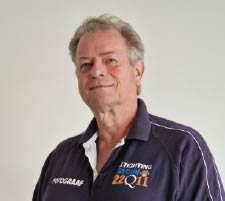 Kernteam vrijwilliger Anton met 22Q11 shirt