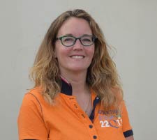 Kernteam vrijwilliger Mireille met 22Q11 shirt