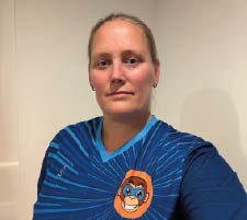 Kernteam vrijwilliger Nicky met 22Q11 shirt